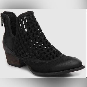 🔥Very Volatile-Liam Women’s Black Back Zipper Booties Size 8.5🔥